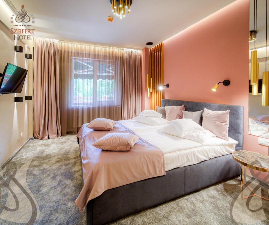 Hotel Szeifert Совата Екстер'єр фото
