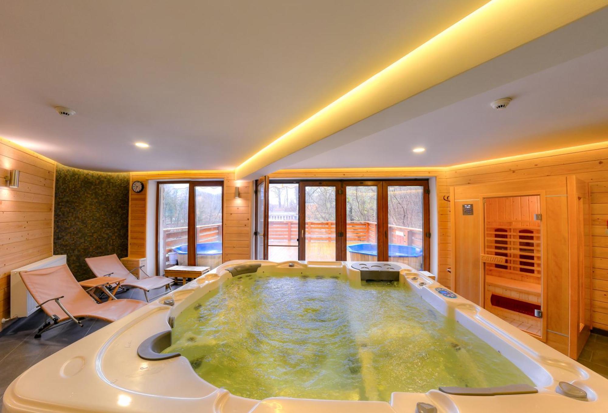 Hotel Szeifert Совата Екстер'єр фото