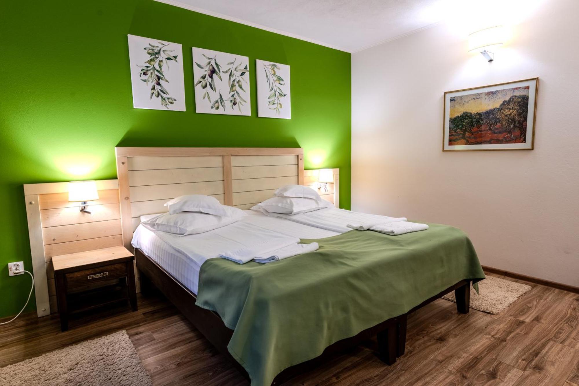 Hotel Szeifert Совата Екстер'єр фото