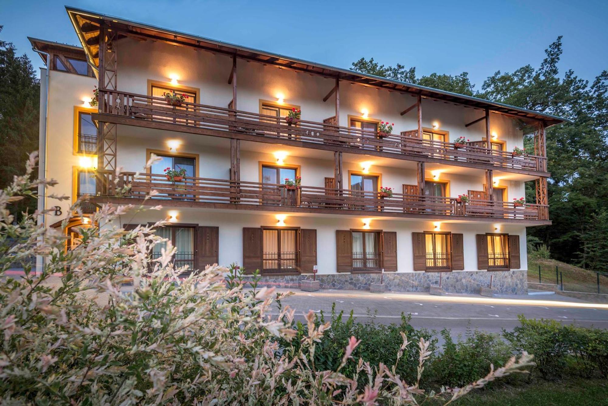 Hotel Szeifert Совата Екстер'єр фото