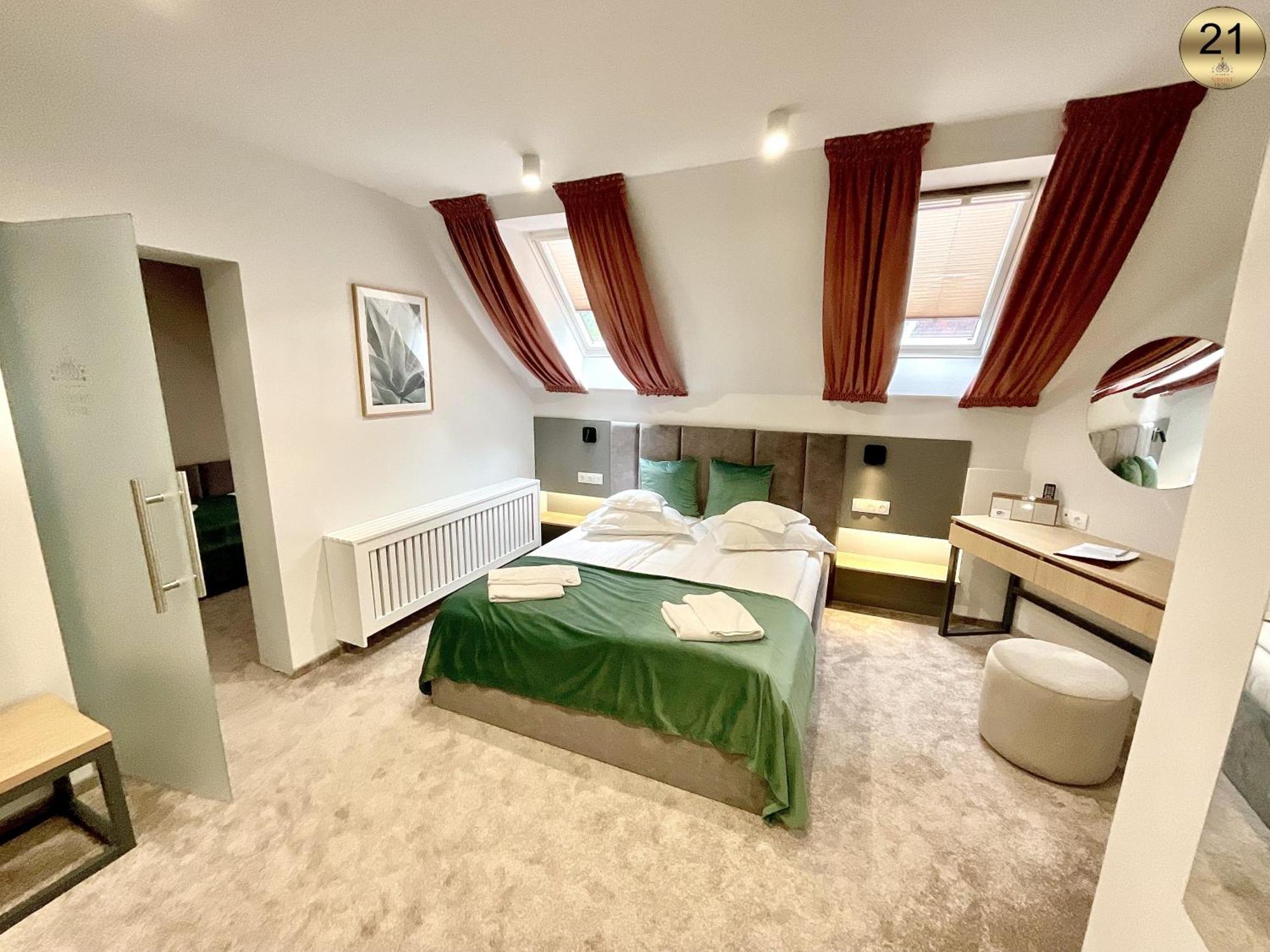 Hotel Szeifert Совата Екстер'єр фото