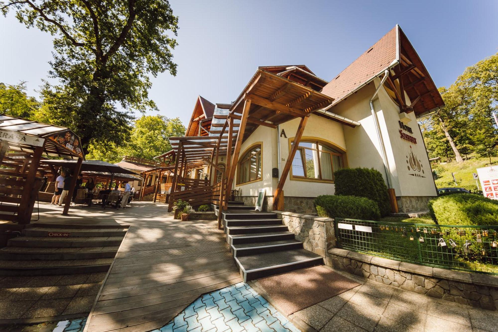 Hotel Szeifert Совата Екстер'єр фото