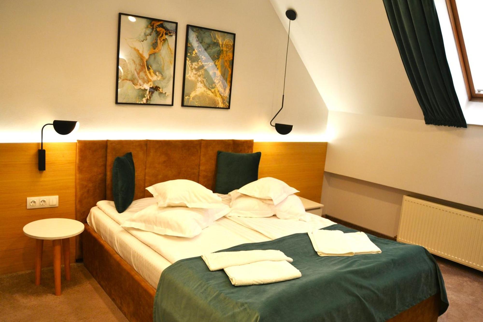 Hotel Szeifert Совата Екстер'єр фото