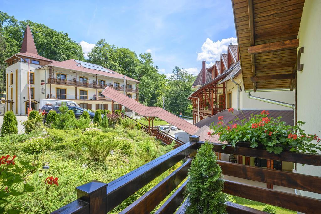Hotel Szeifert Совата Екстер'єр фото