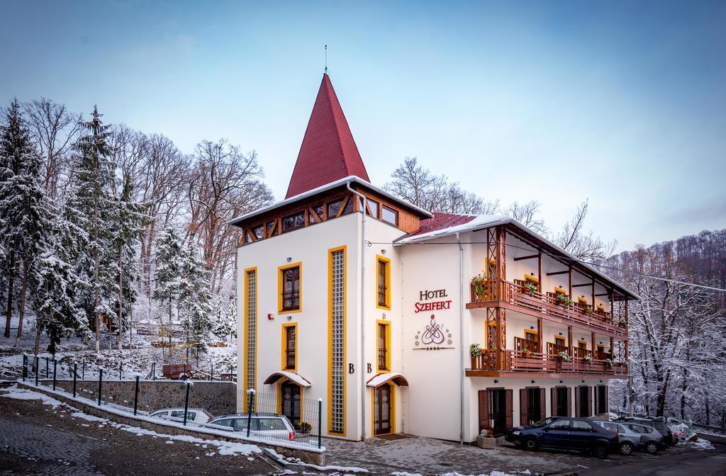 Hotel Szeifert Совата Екстер'єр фото