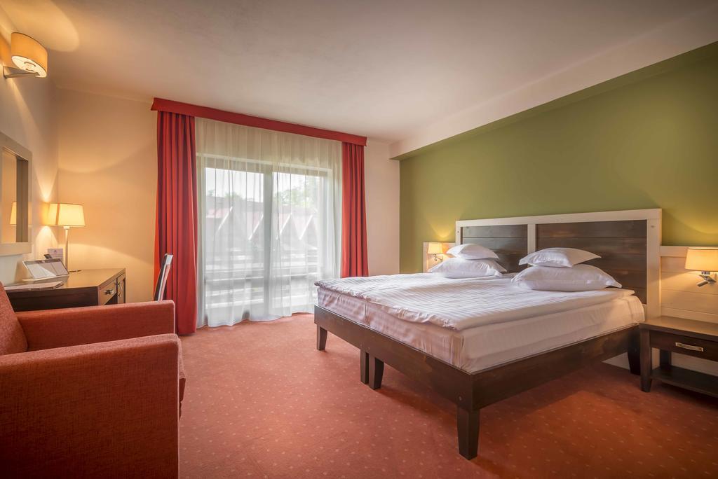 Hotel Szeifert Совата Екстер'єр фото